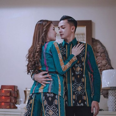 Nella Kharisma Akhirnya Pamer Elus Perut di Usia Kehamilan 6 Bulan