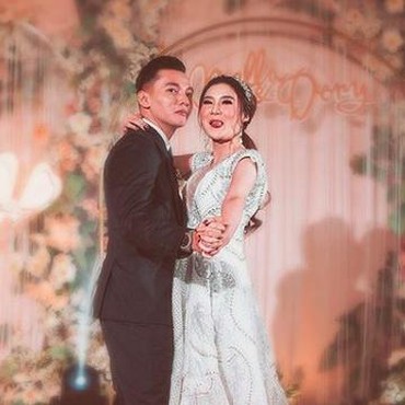 Diduga Ada yang Pindah Agama dari Pernikahan Nella Kharisma & Dory Harsa