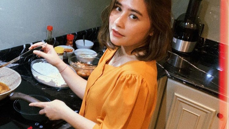 Prilly Latuconsina Prilly Latuconsina