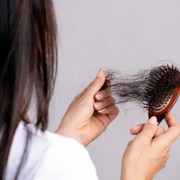Ternyata Ini 5 Kebiasaan yang Sebabkan Rambut Rontok