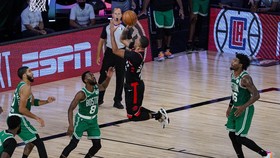 FOTO: Duel Panas Raptors dan Celtics Kembali Imbang