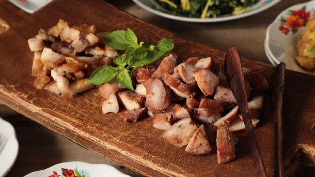 Pasutri pemilik usaha kuliner se'i di Jakarta ini menginovasi produknya jadi frozen food dan gabung Grab agar penjualan bangkit lagi dan bisa bayar 4 karyawan.