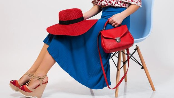 Tampil Stylist dan Cantik dengan Must Have Item Outfit Untuk Para Wanita