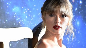 Dukung Biden, Taylor Swift Antusias Lihat Debat Kamala Harris