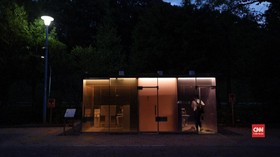 VIDEO: Mengintip Toilet Transparan di Tokyo