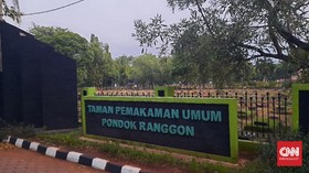 Hari Kedua Lebaran, Peziarah Masih Padati TPU Pondok Ranggon