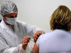 Uji Klinis Vaksin Corona Inggris Disetop karena Relawan Sakit, Lazimkah?