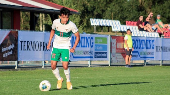 Suporter Lechia Gdansk mendesak pelatih Tomasz Kaczmarek memberikan debut kepada gelandang Timnas Indonesia U-23 Witan Sulaeman.