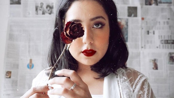 5 Inspirasi Makeup ala Nessie Judge, Cocok Untuk Pipi Chubby!