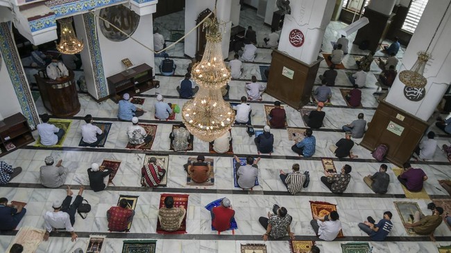 Pemprov DKI mengharuskan masjid, perkoantoran, dan pelaku serta pengelola usaha untuk mendata pengunjung selama PSBB transisi.