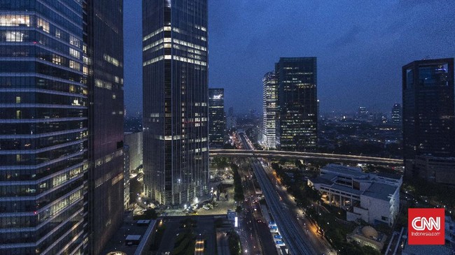 Perkantoran jadi klaster tersendiri di DKI Jakarta. Menyumbang banyak kasus sejak PSBB Transisi diberlakukan. Pemilihan aspek ekonomi dinilai jadi penyebab.