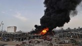 FOTO: Kebakaran di Libanon dari Gudang Bantuan Korban Ledakan Pusat kebakaran di lokasi ledakan Beirut, LIbanon pada Kamis (10/9) dikethaui berasal dari gudang penyimpanan bantuan makanan dan kebutuhan pokok.