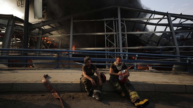 FOTO: Kebakaran di Libanon dari Gudang Bantuan Korban Ledakan