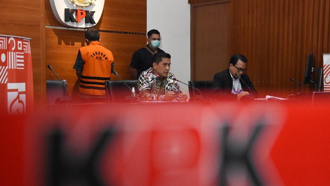 KPK membuka opsi penyelidikan baru terkait penanganan perkara dugaan korupsi bansos untuk wilayah Jabodetabek Tahun 2020.