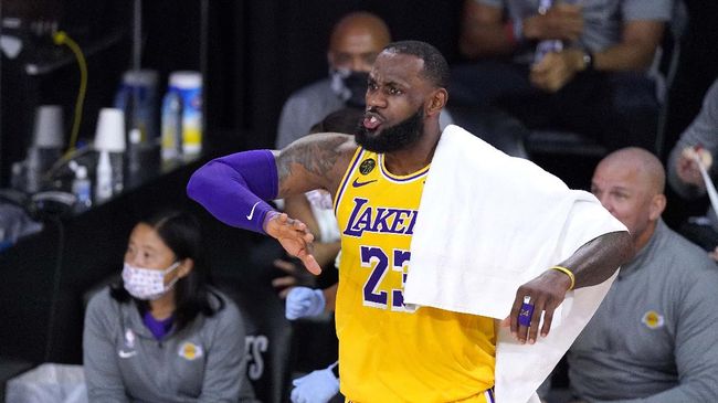 LeBron James tampil gemilang saat LA Lakers mengalahkan Cleveland Cavaliers dalam laga yang digelar bertepatan dengan satu tahun kematian Kobe Bryant.