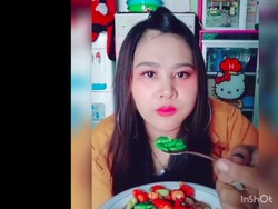 Nenty, Ratu Cabai dari Karawang yang Hobi Ngunyah Cabai Utuh