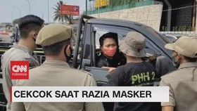 VIDEO:Melawan Saat Razia Masker, Pengendara Terobos Petugas