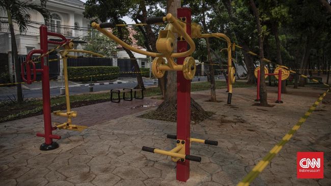 Sebanyak empat taman kota di Jakarta Pusat kembali dibuka untuk memfasilitasi warga berwisata di tengah PPKM.