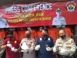Dikendalikan Napi LP, 2 Pengedar 1,3 Kg Sabu Ditangkap di Jakbar