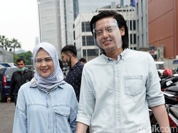 Anak Roger Danuarta dan Cut Meyrika Sunat di Usia 2 Bulan