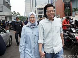 Cut Meyriska dan Roger Danuarta Sempat Panik Anak Demam Setelah Divaksinasi