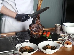 Di Sini Ada Sate Maranggi Tomahawk hingga Pecel Bertabur Edible Flower