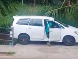Auto Lulus Ujian SIM, Sopir Innova Ini Jago Parkir di Tempat Sempit