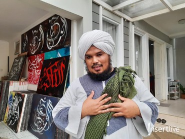 Kerap Tampil Seksi, Anak Tak Mau Publik Salahkan Ustaz Derry Sulaiman