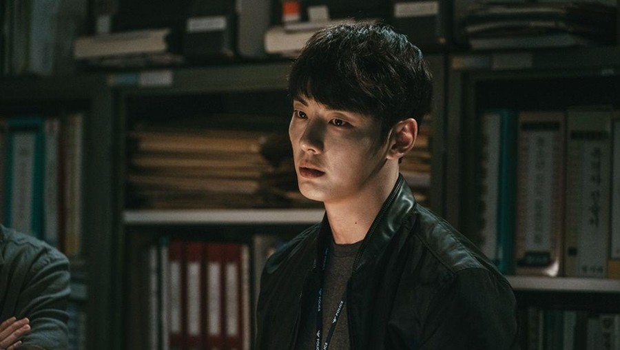 Yoon Shi Yoon di Train