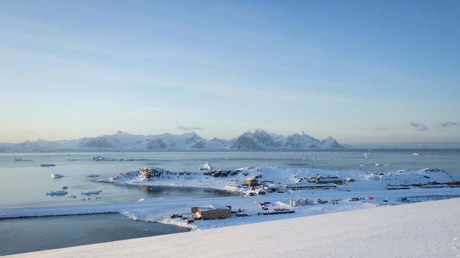 Di sejumlah belahan dunia ada daerah terdingin yang suhunya nyaris minus 100 derajat Celcius, di mana manusia akan sangat sulit untuk bertahan hidup.