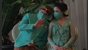 Gelar Acara Mitoni 7 Bulan, Danny Rukmana & Raiyah Kompak Pakai Baju Senada
