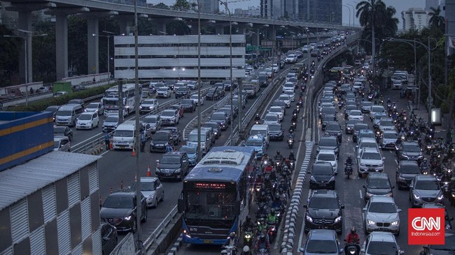Dinas Perhubungan DKI Jakarta menyebut volume lalu lintas di ibu kota meningkat 11,44 persen selama pelaksanaan PPKM pada 11 Januari-2 Februari.