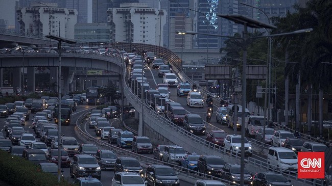 Anggota Komisi B DPRD DKI Jakarta Gilbert Simanjuntak mengatakan ibu kota keluar dari 10 besar kota termacet pada 2020 bukan karena gubernur tapi pandemi. 