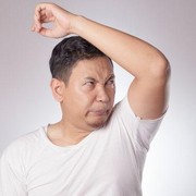 Lakukan Hal Ini Untuk Atasi Bau Badanmu, Gak Sulit!