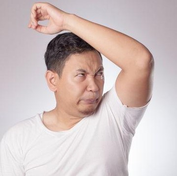 Lakukan Hal Ini Untuk Atasi Bau Badanmu, Gak Sulit!