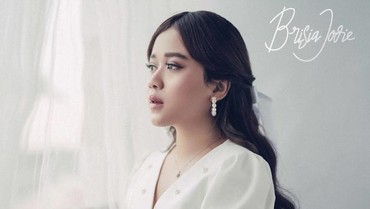 img-title Lirik Lagu Tak Bisa - Brisia Jodie