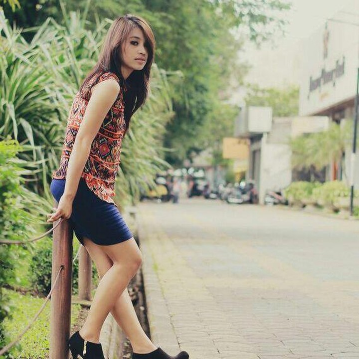 <p>Bila dilihat dari foto-foto lamanya di Twitter, Thari adalah seorang model, Bunda.</p>