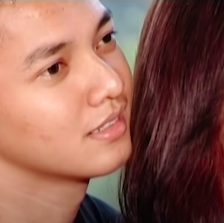 <p>Sebelum menikah dengan pedangdut Nella Kharisma, penabuh gendang Dory Harsa menikah dengan wanita cantik bernama Thari Eka Fitriana.</p>