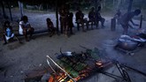FOTO : Pesta Suku Lokal Brasil, Rayakan Bebas Corona Suku asli Brasil mengadakan festival rayakan keberhasilan mengadang infeksi Covid-19 pada warga.