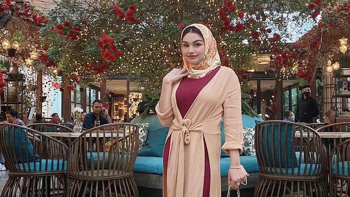 8 Gaya Mewah Nourah Seivirah Ibu Sambung Teuku Rasya