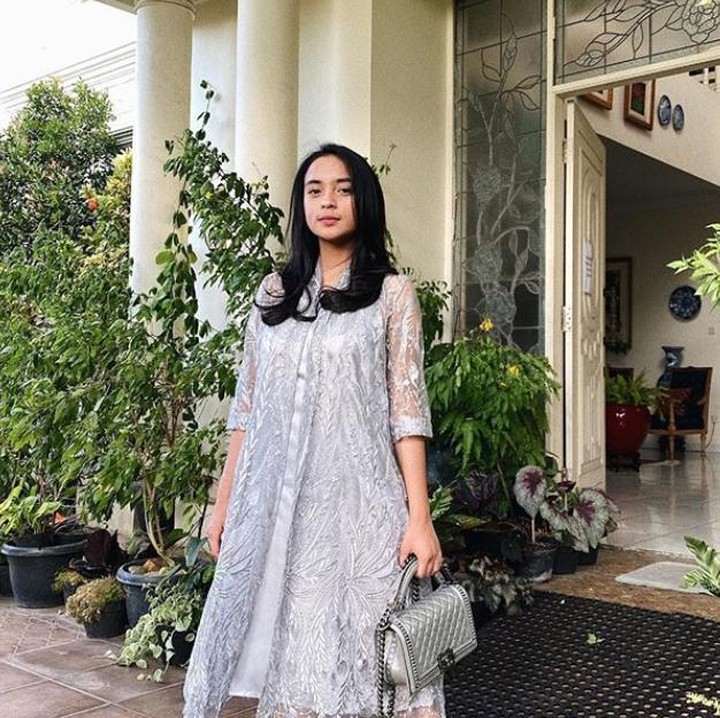 <p>Selain memiliki wajah yang cantik, ternyata Kaneishia juga jago nyanyi lho. Dia pernah ikut ajang The Voice Kids Indonesia pada 2016 lalu, Bunda. [Foto: Instagram Kaneishia]</p>