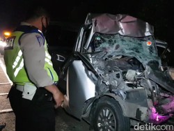 Minibus Tabrak Truk di Tol Cipularang KM 80, Tiga Orang Tewas