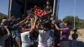 FOTO: Nestapa Imigran di Yunani Usai Penampungan Terbakar Pemerintah Yunani mulai memindahkan para pendatang dan pencari suaka ke kamp darurat di Pulau Lesbos.