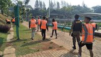  Terjaring Patroli, 20 Warga Tangsel Tak Bermasker Dihukum Bersihkan Fasum 