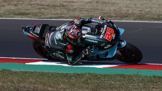 Fabio Quartararo jadi yang tercepat di FP3 MotoGP Prancis sedangkan Valentino Rossi mengalami kecelakaan.