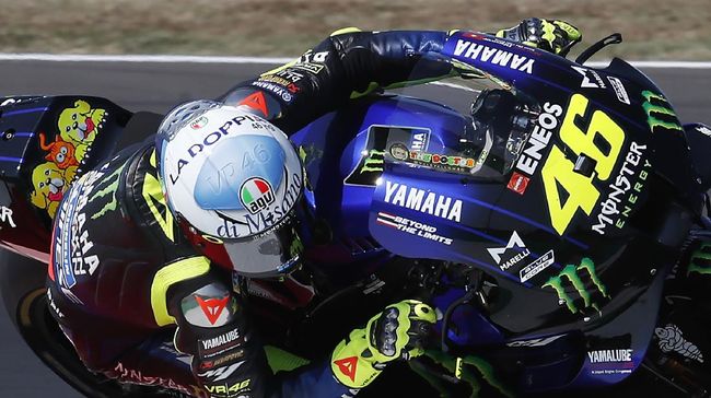 Rossi Takut Dimarahi Ibu Terkait Helm Viagra Valentino Rossi mengaku tidak memberitahu sang ibu, Stefania, terkait desain helm dengan gambar viagra di MotoGP San Marino 2020.