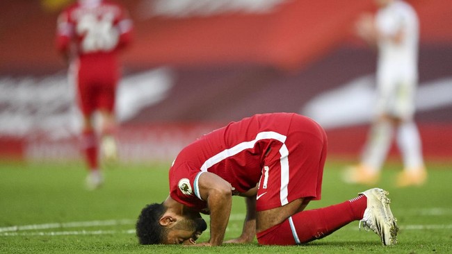 Mohamed Salah berhasil mencatat hattrick dalam laga Liverpool vs Leeds United. Berikut catatan bersejarah di balik hal itu.