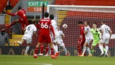 FOTO: Liverpool Taklukkan Leeds dalam Drama Tujuh Gol Liverpool berhasil menang 4-3 atas Leeds United di Liga Inggris. Berikut foto pilihan laga tersebut.