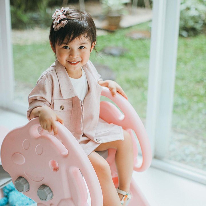<p>Seperti anak seumurannya, Nastusha suka bermain dan melakukan berbagai aktivitas. (Foto: Instagram @nastusha.olivia.alinskie)</p>