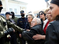 Puluhan Demonstran Wanita Ditangkap dalam Gelombang Protes di Belarus